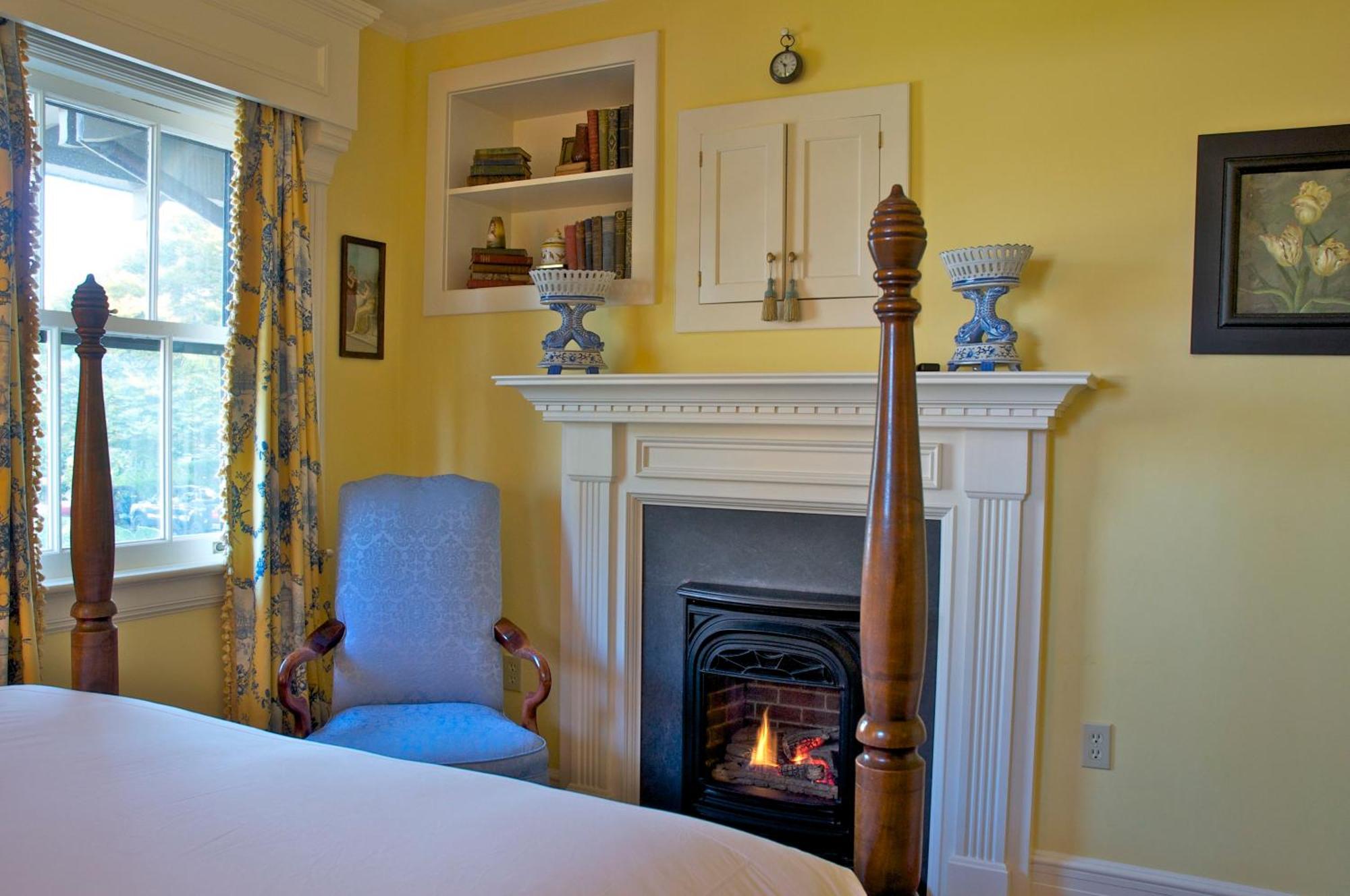 Hilltop Inn Newport Room photo